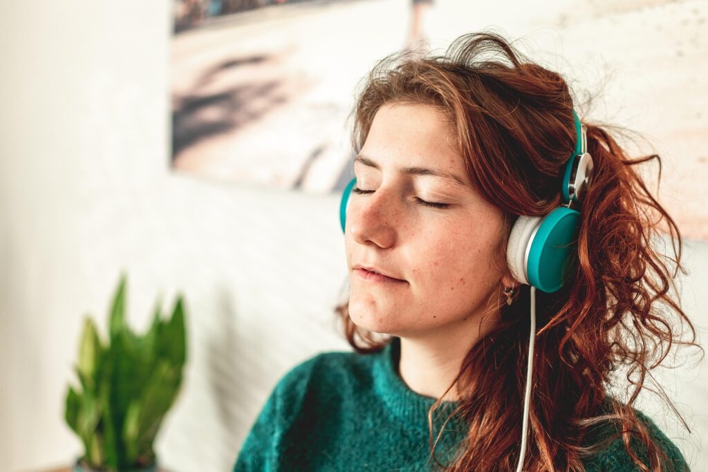 music, headphones, volume, to play, melody, woman, pleasure, fun, song, happy, to dance, laugh, dreams, relax, home, at home, tape, listen, listen to, sound, headphones, headphones, headphones, headphones, headphones, song, song, listen, listen